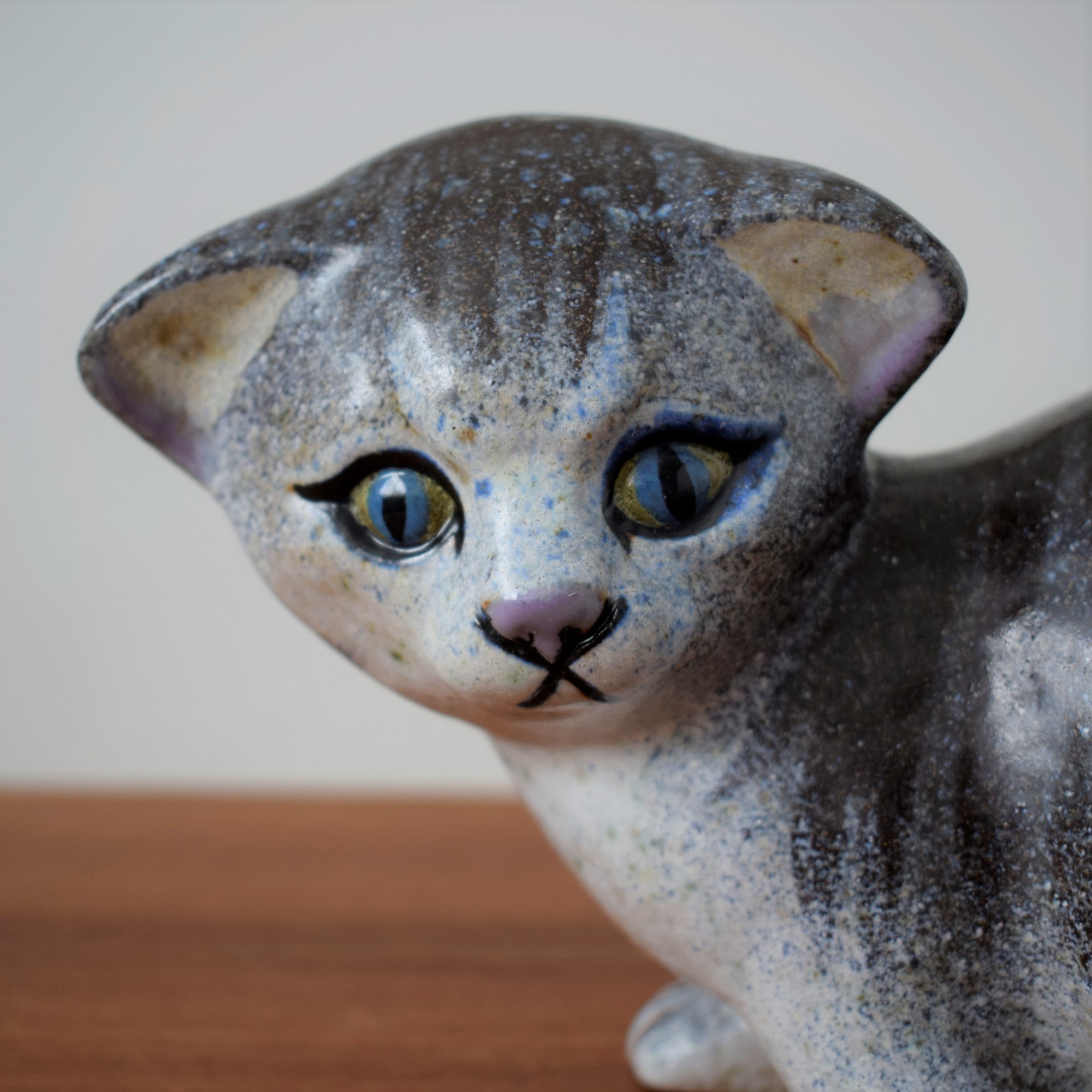 猫の陶板　トーマスヘルストロム　ニットショー