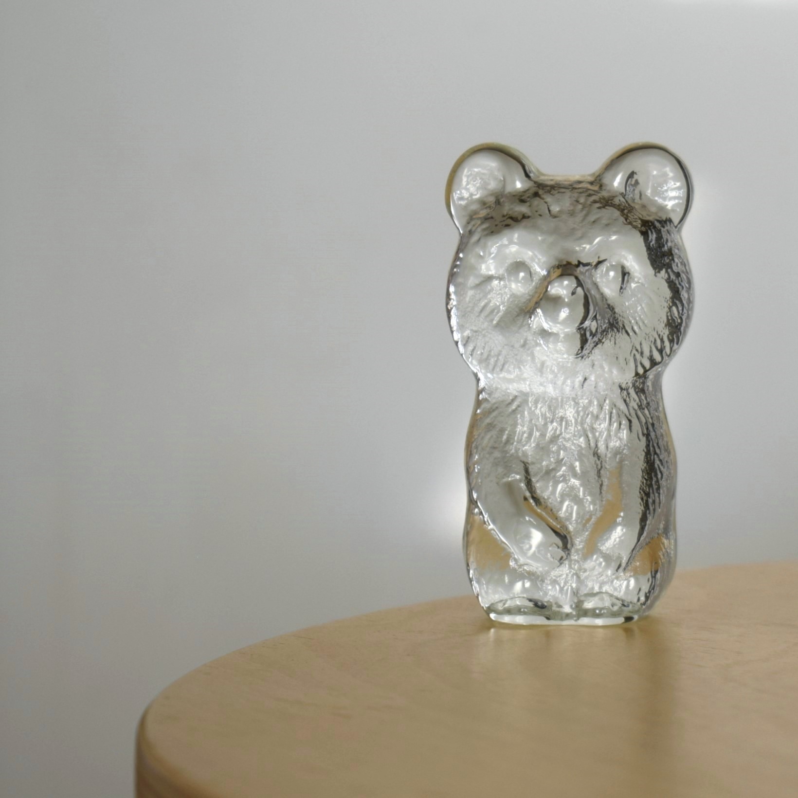 ちょこんと立つ熊 / くまのガラスオブジェ・スウェーデン