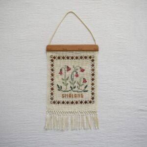 リネア・木枠付き / クロスステッチ・北欧刺繍タペストリー