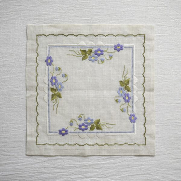 スミレの花 / 刺繍絵・スウェーデン