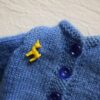 手編みセーター・青＋黄色い鹿のブローチ / スウェーデン - 画像 (3)
