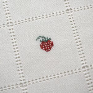 イチゴの刺繍・クロスステッチ / 北欧テキスタイル・スウェーデン