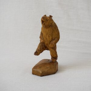 木彫りのくま・片足立ち / バガロツカエ・民芸品