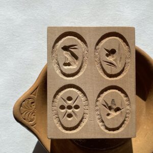 木彫りの鳥とウサギとお花たち・古い菓子型 / スウェーデン