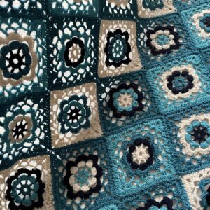 青いブランケット・Granny square / 北欧テキスタイル・スウェーデン