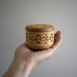 丸い小箱・白樺細工 / 民芸品