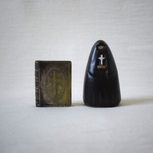 シスターと聖書 /  Vadstena・スウェーデン