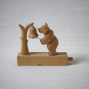 ベルを鳴らす木彫りのくま / バガロツカエ・ロシア民芸