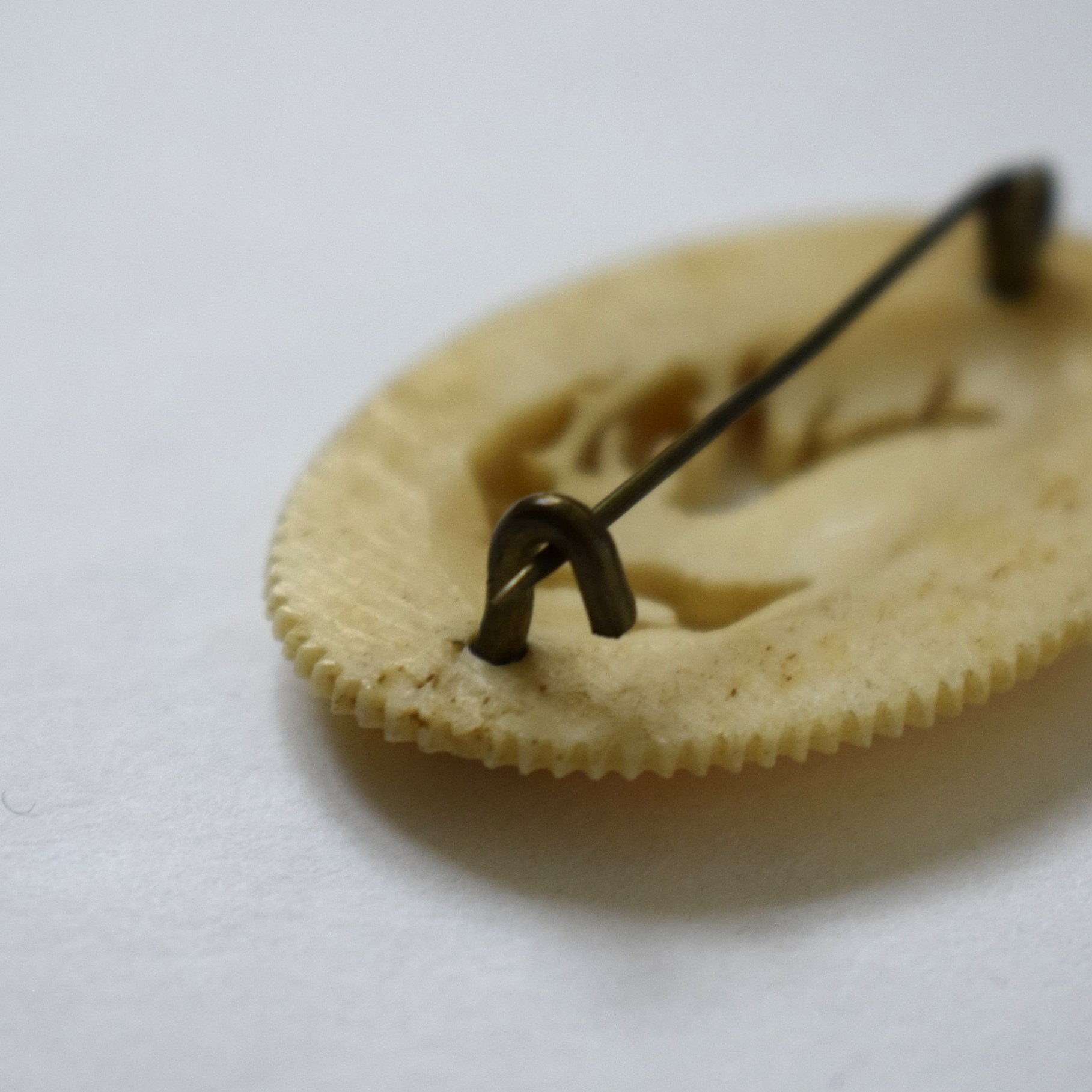 トナカイのブローチ・角細工 / 横長オーバル・スウェーデン - 画像 (4)