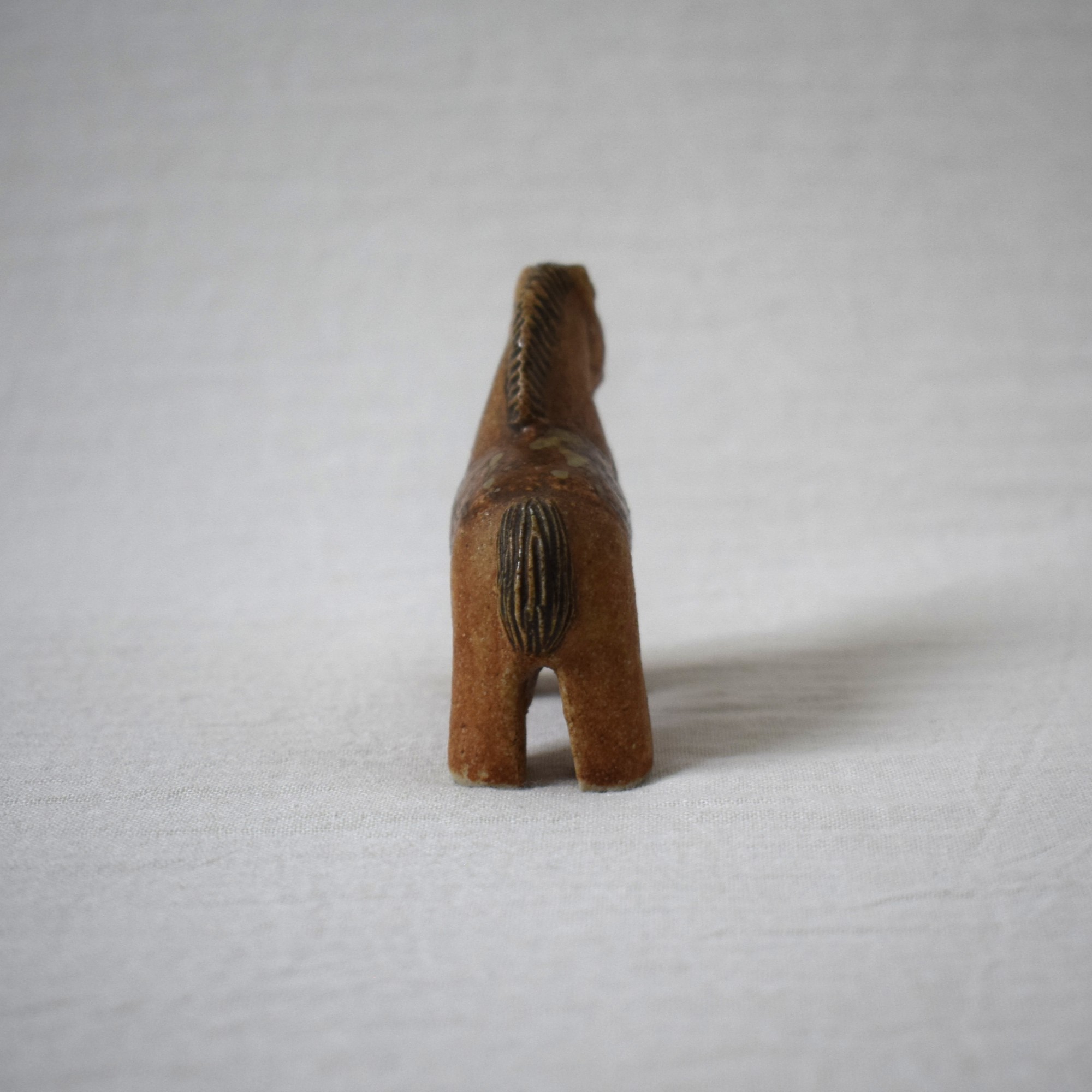 馬の置物・鞍あり大きめ / Rutebo・ルーテボ - 画像 (3)