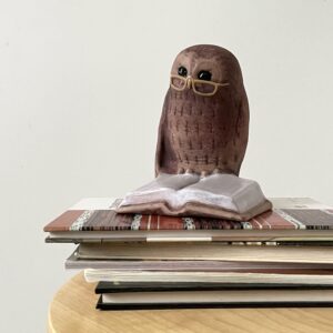 本を読むフクロウ・梟の置き物 / Jie Gantofta・スウェーデン