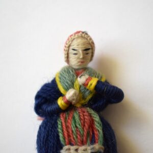 サーミの女性①・糸人形 / サーミ族の伝統工芸品