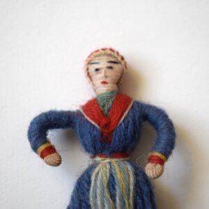 サーミの女性②・糸人形 / サーミ族の伝統工芸品