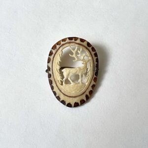 トナカイのブローチ・角細工 / 縦長オーバル・スウェーデン