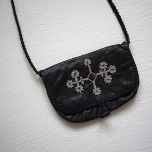 黒いポシェット / ピューター刺繍・サーミ族の伝統工芸品