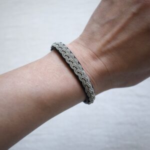 サーミブレスレット・黒 / ピューター刺繍・サーミ族の伝統工芸品