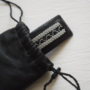 バレッタ・黒 / ピューター刺繍・サーミ族の伝統工芸品