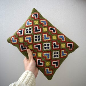 ♡のTVISTクッション / スウェーデン手刺繍・北欧