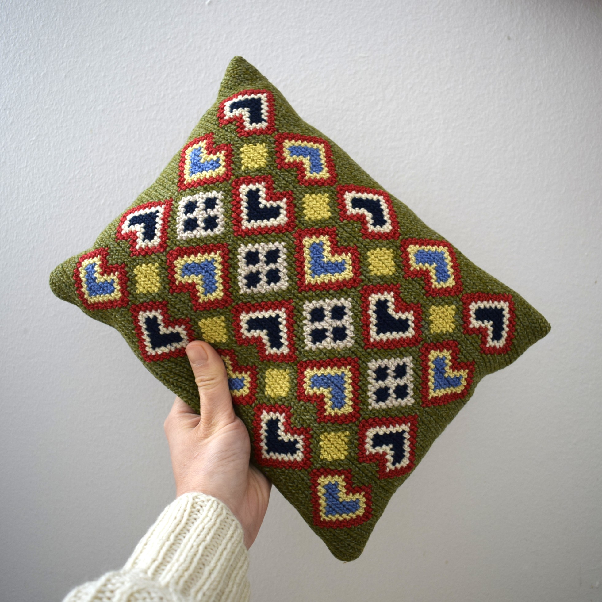 ♡のTVISTクッション / スウェーデン手刺繍・北欧