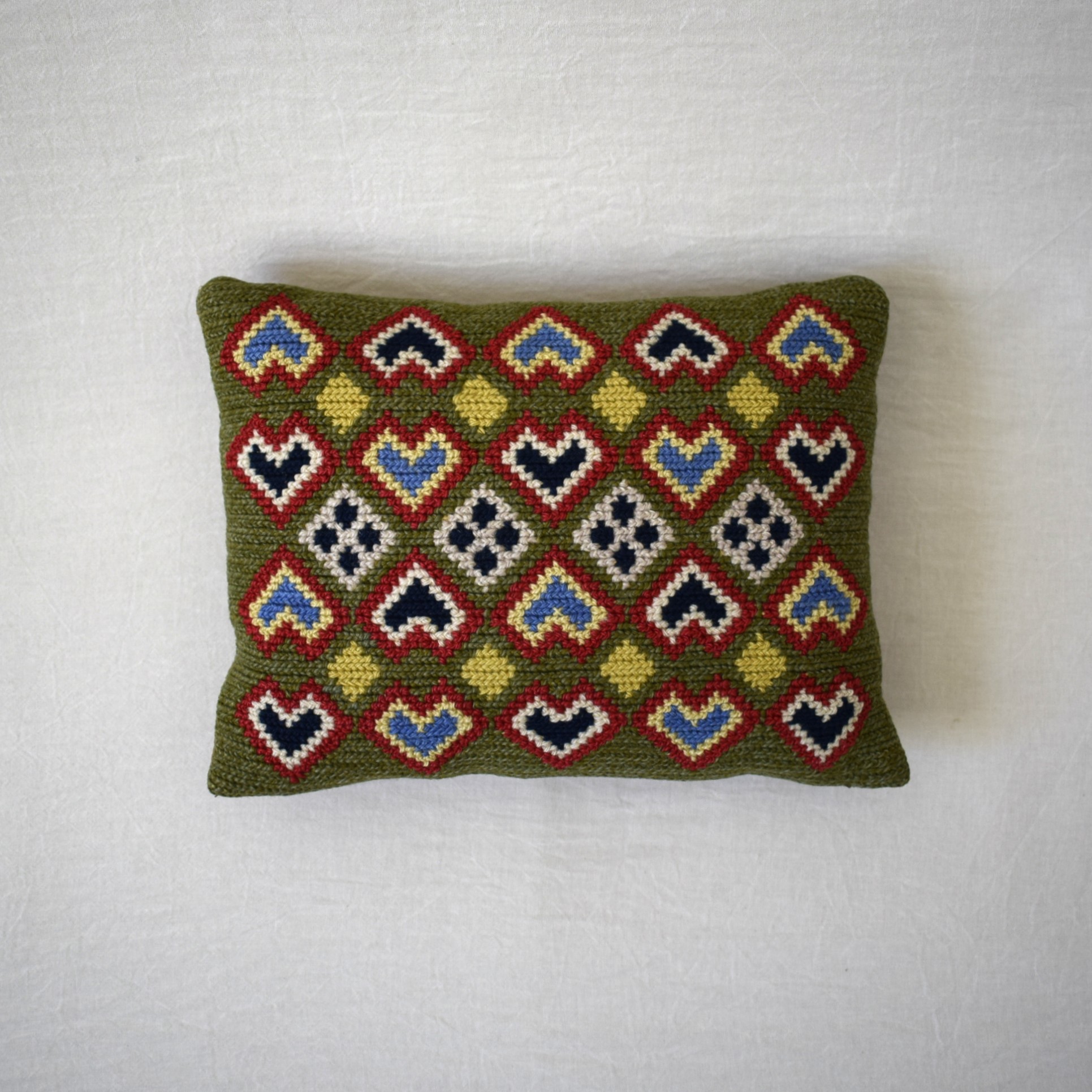 ♡のTVISTクッション / スウェーデン手刺繍・北欧 - 画像 (2)