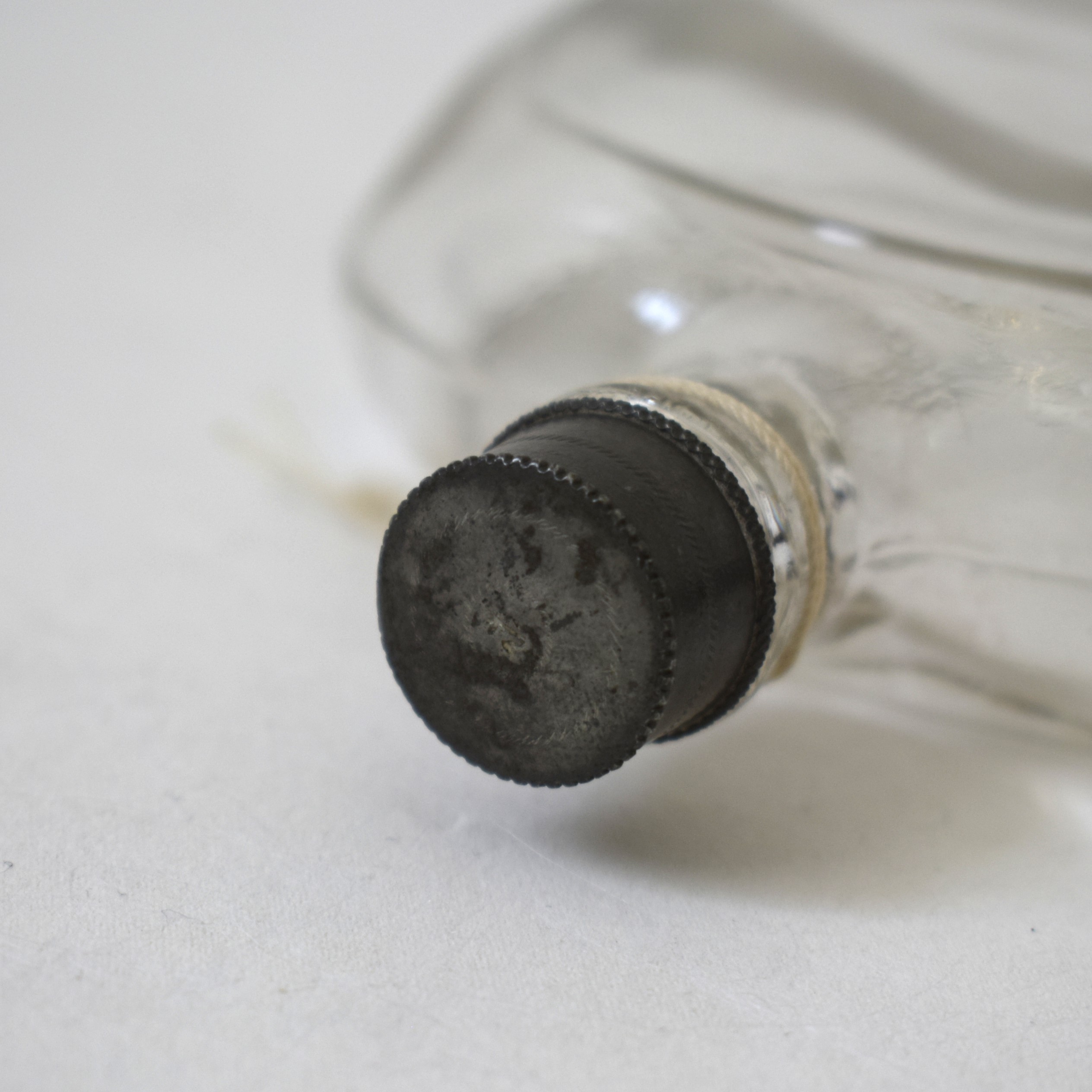 丸くて平たいガラスボトル / アンティークガラス・Unknown - 画像 (6)