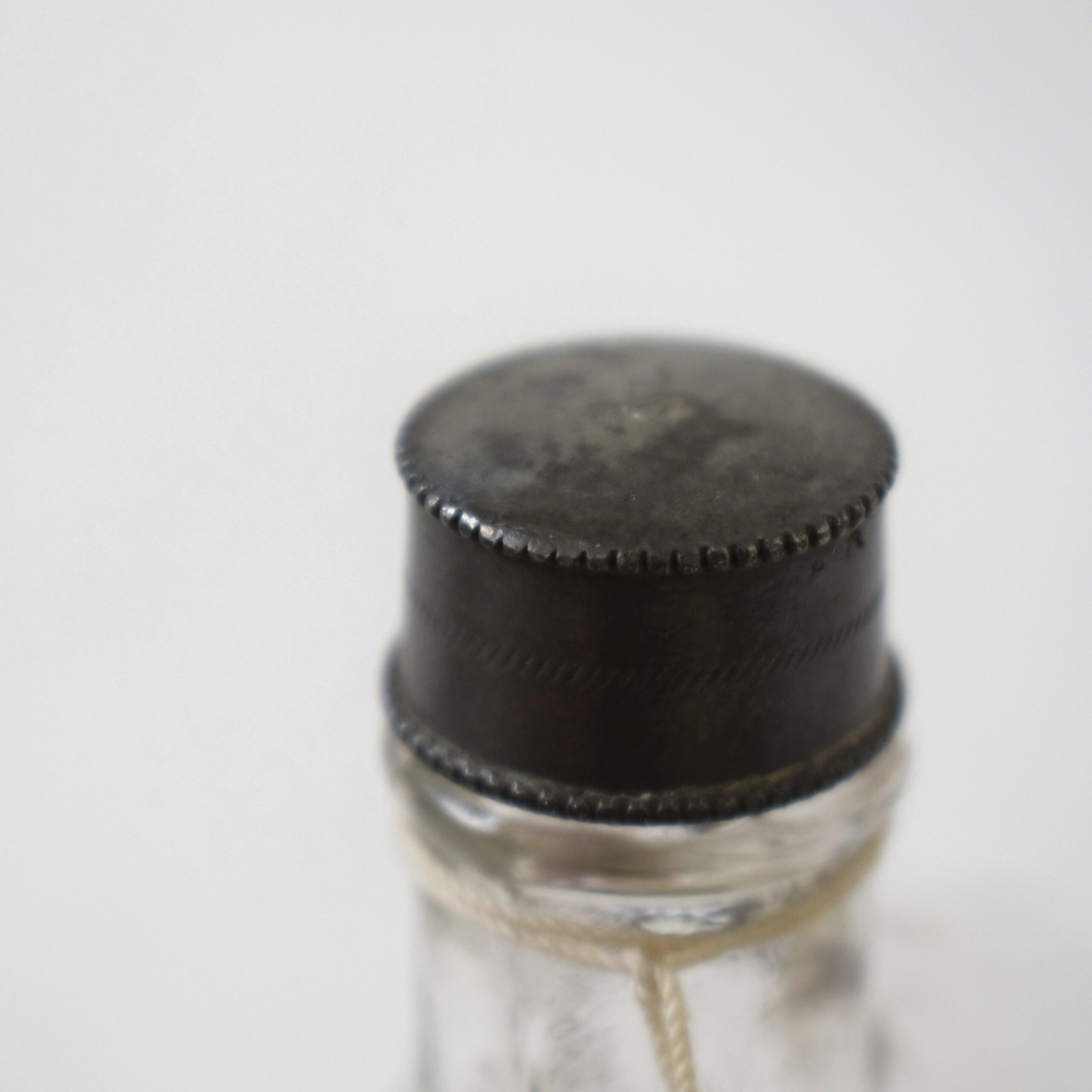 丸くて平たいガラスボトル / アンティークガラス・Unknown - 画像 (7)