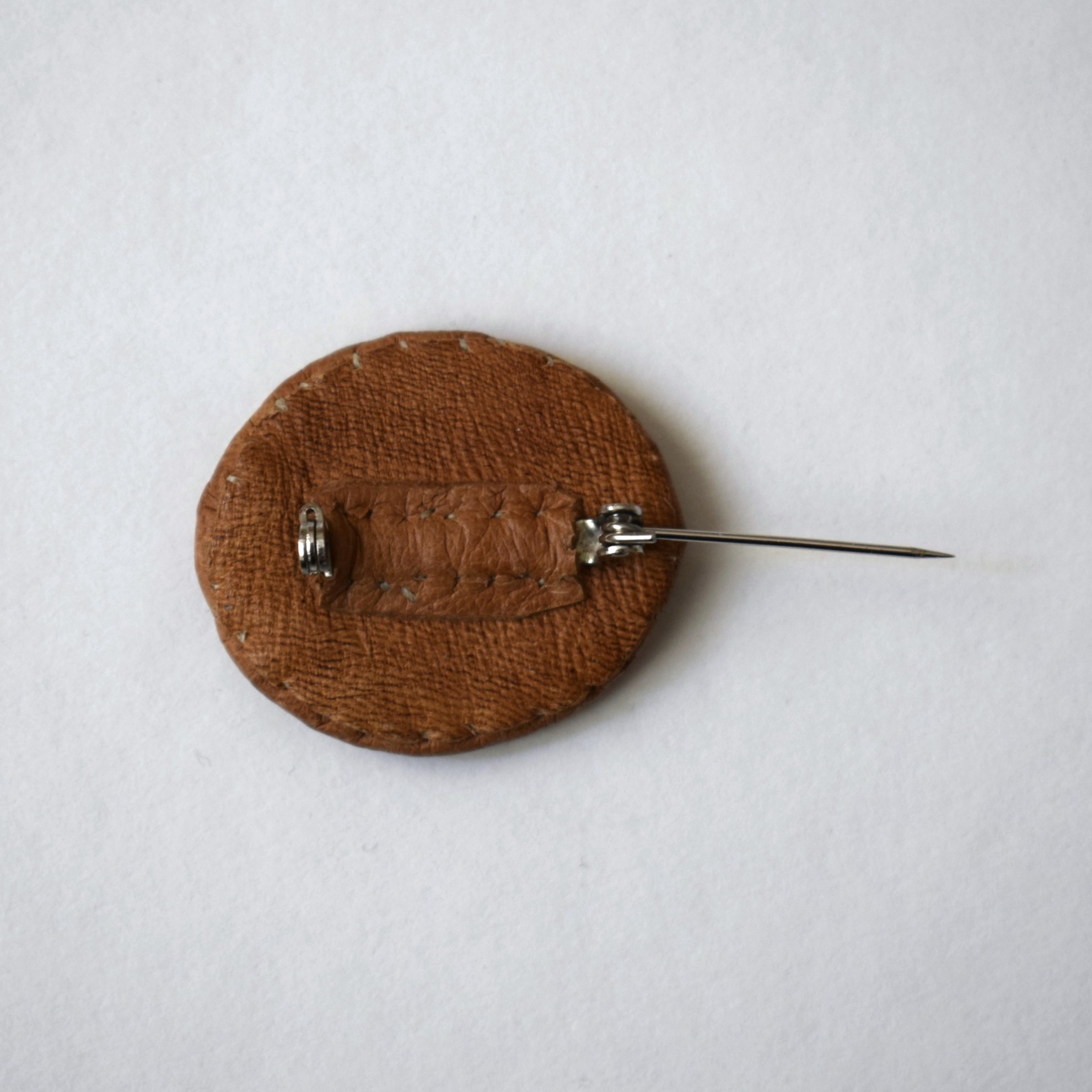 青いブローチ・ピューター刺繍 / サーミ族の伝統工芸品 - 画像 (6)