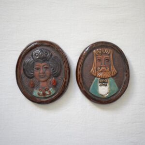 紳士と淑女の陶板 / Lars Bergsten・スウェーデンの陶芸家