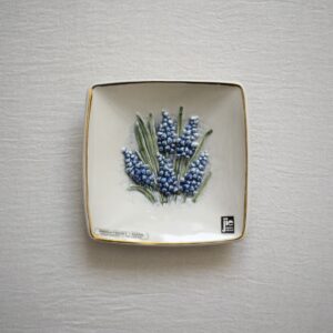 ３月の陶板・ムスカリ / Jie Gantofta ・ジィガントフタ