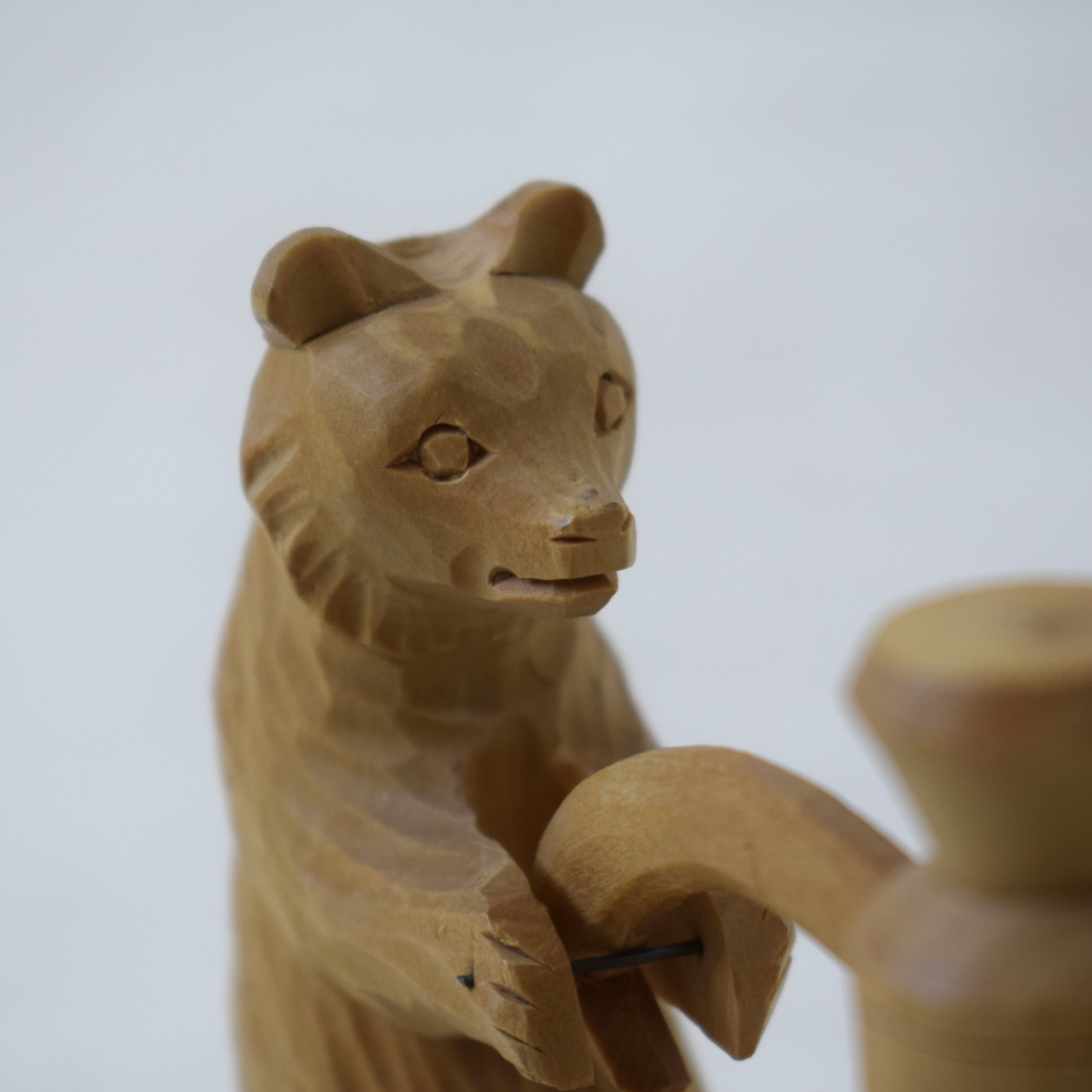 水をくみ上げる木彫りのくま / バガロツカエ・ロシア民芸 - 画像 (6)