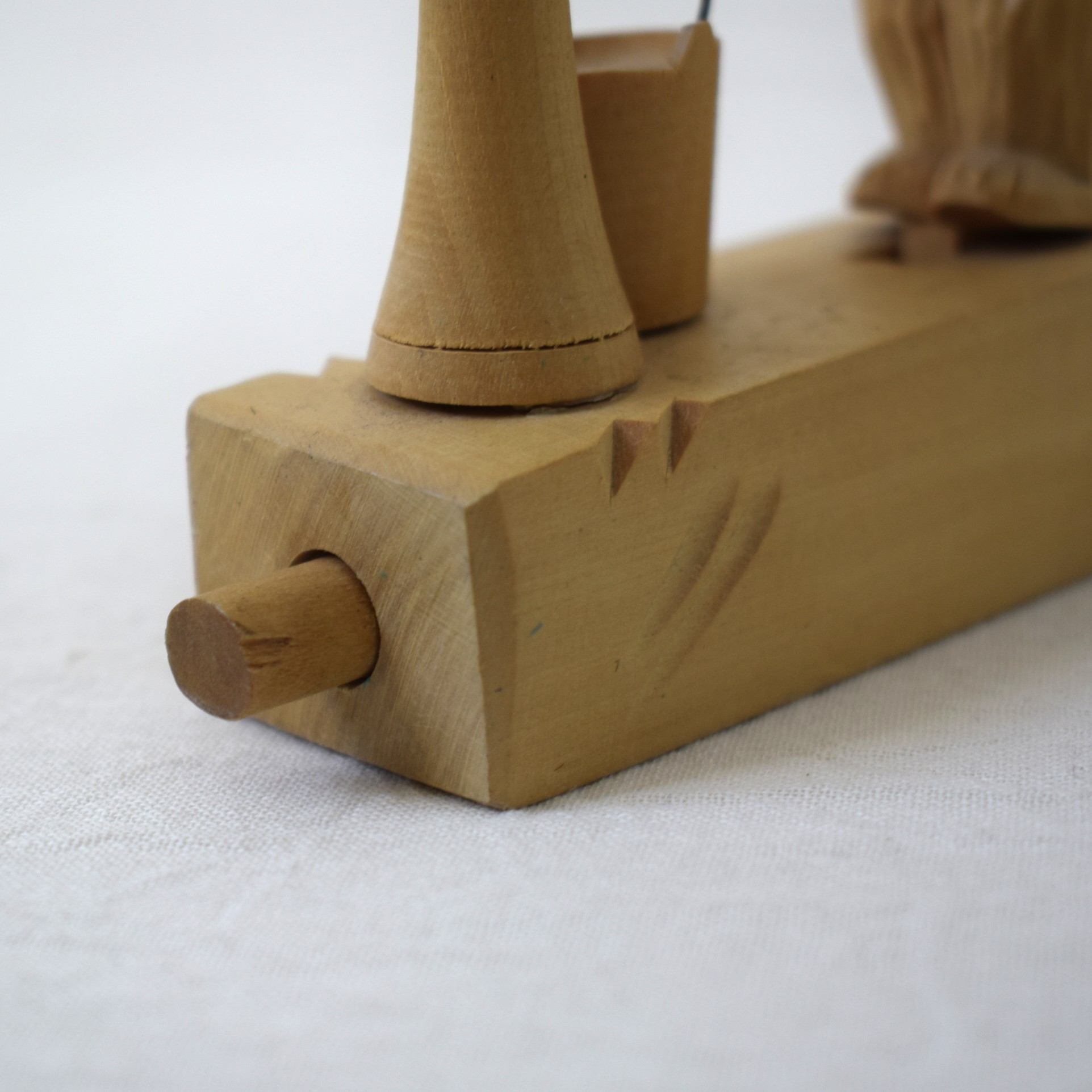 水をくみ上げる木彫りのくま / バガロツカエ・ロシア民芸 - 画像 (9)