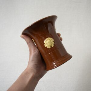 テラコッタの花瓶・どんぐりと花 / Tillinge Fajansfabrik / スウェーデン