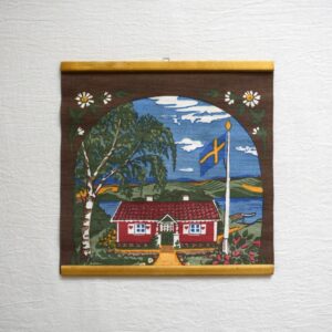 スウェーデン国旗と赤いお家 / 北欧タペストリー・Made in Sweden