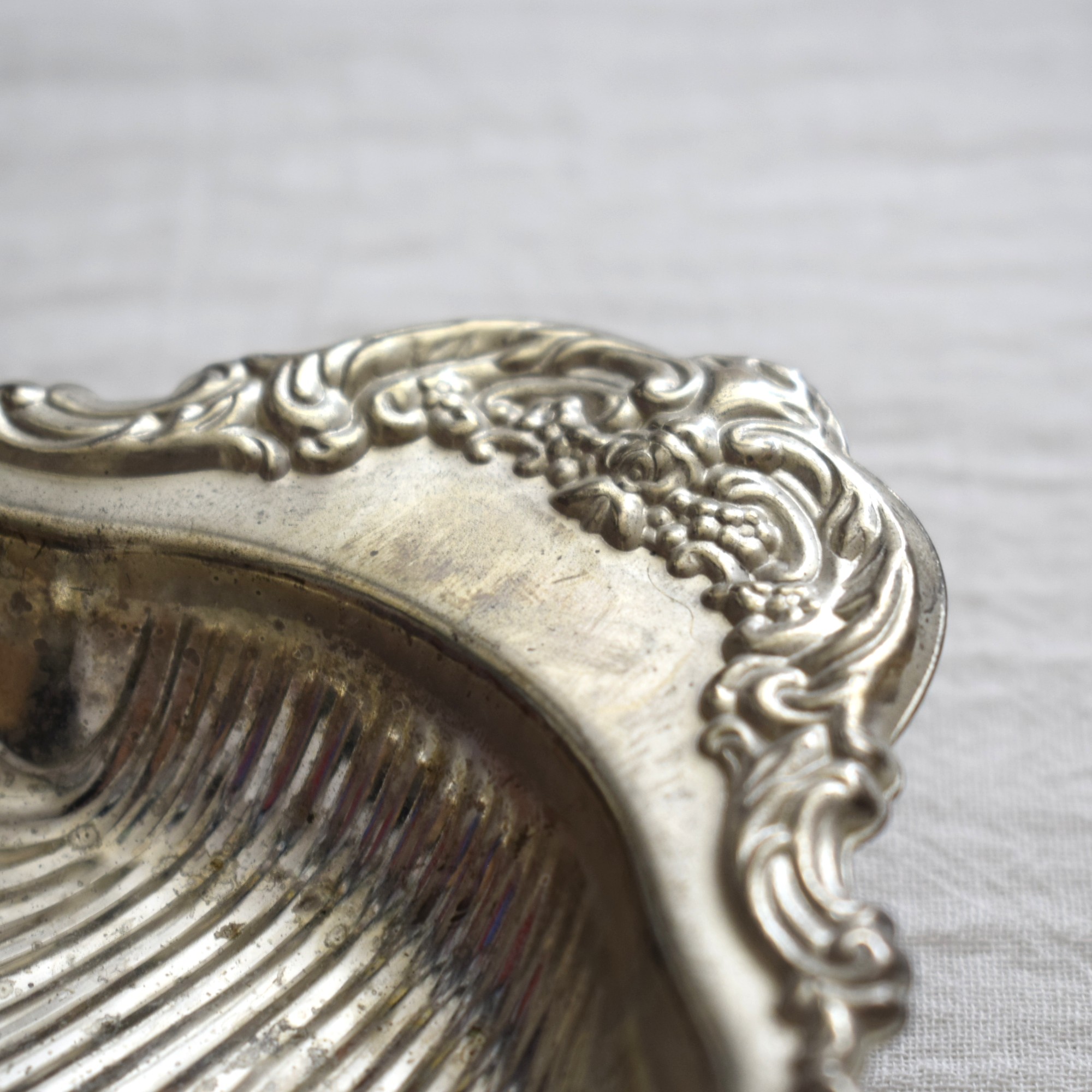 シェル型のトレイ・ガラス付き / Hugo Silver Plated - 画像 (7)