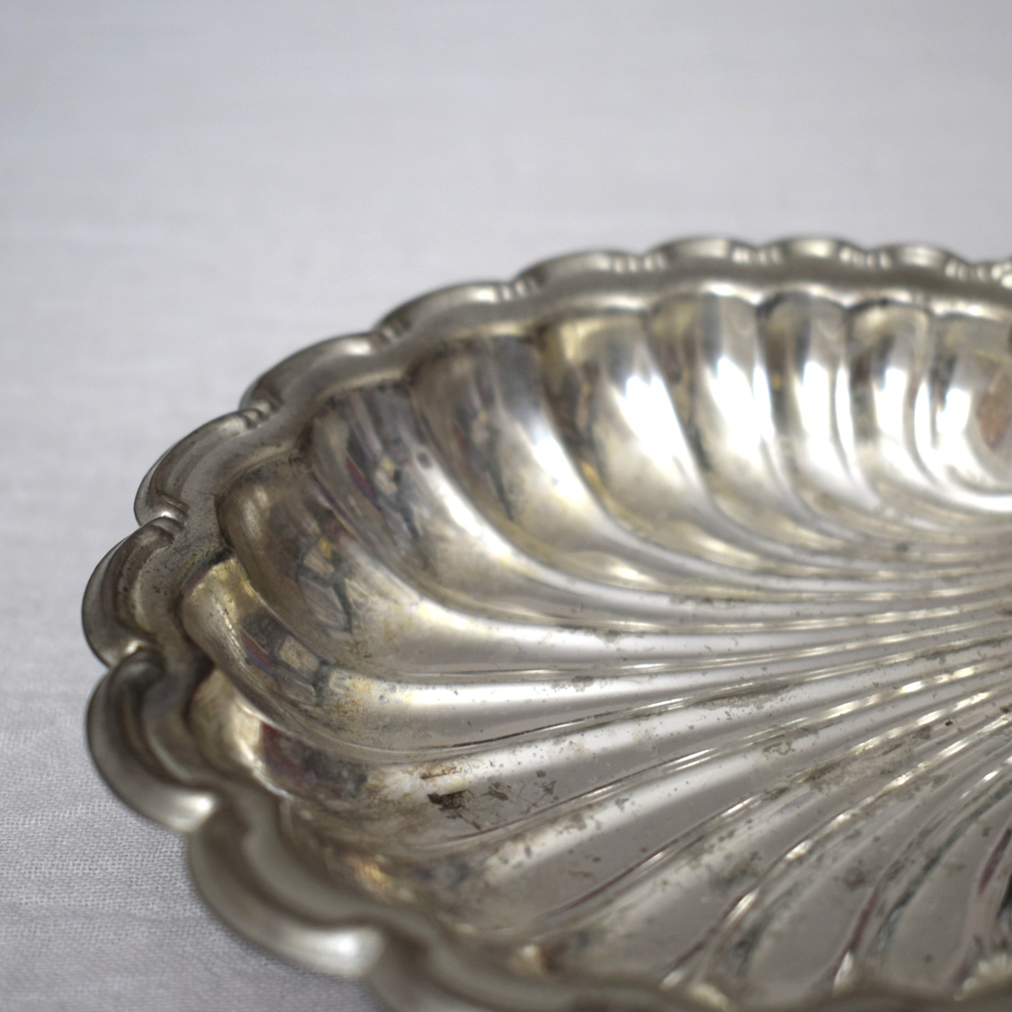 シェル型のトレイ・ガラス付き / Hugo Silver Plated - 画像 (8)