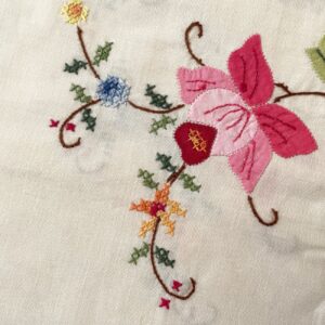 テーブルクロス・クロスステッチ / 刺繍絵・北欧テキスタイル