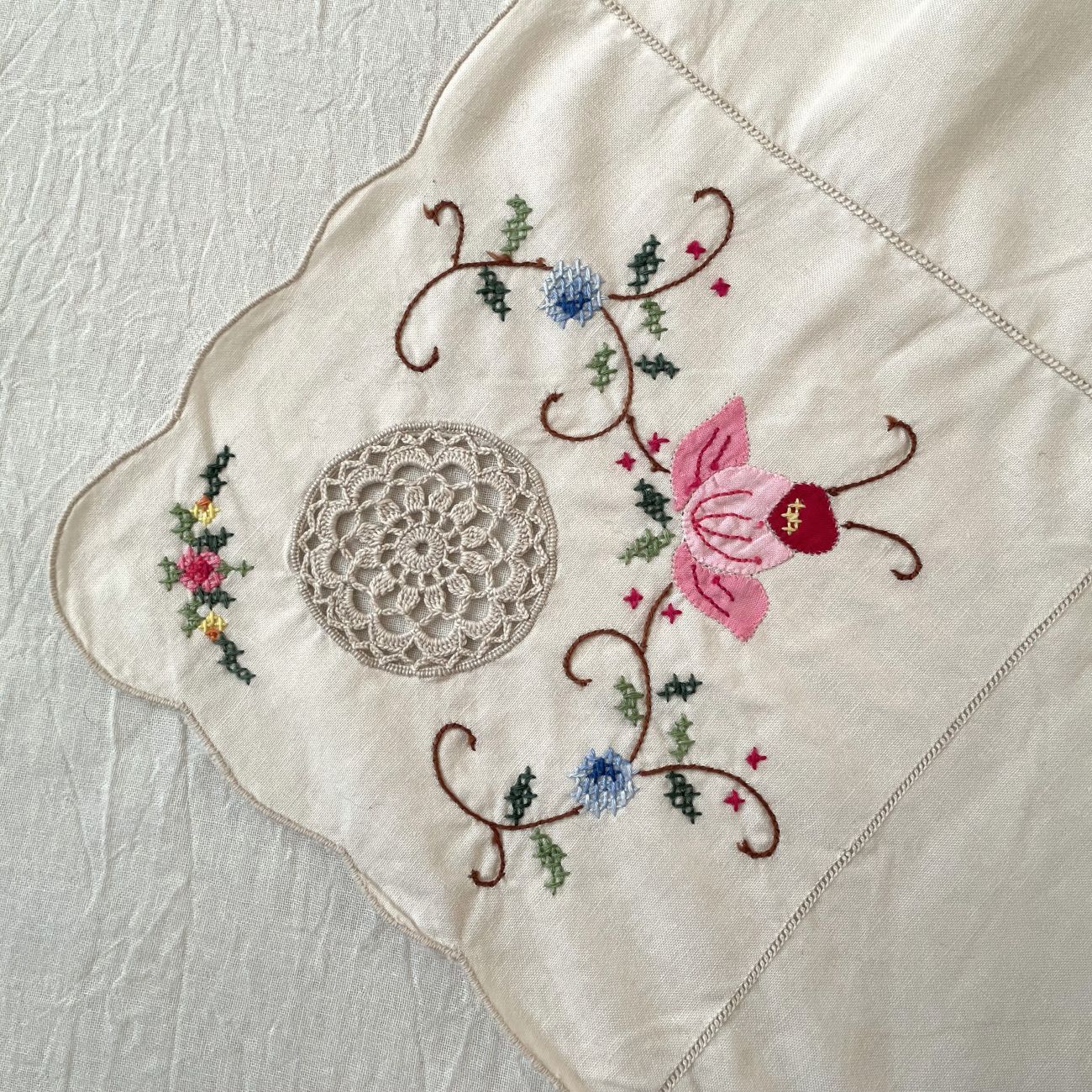 テーブルクロス・クロスステッチ / 刺繍絵・北欧テキスタイル - 画像 (5)