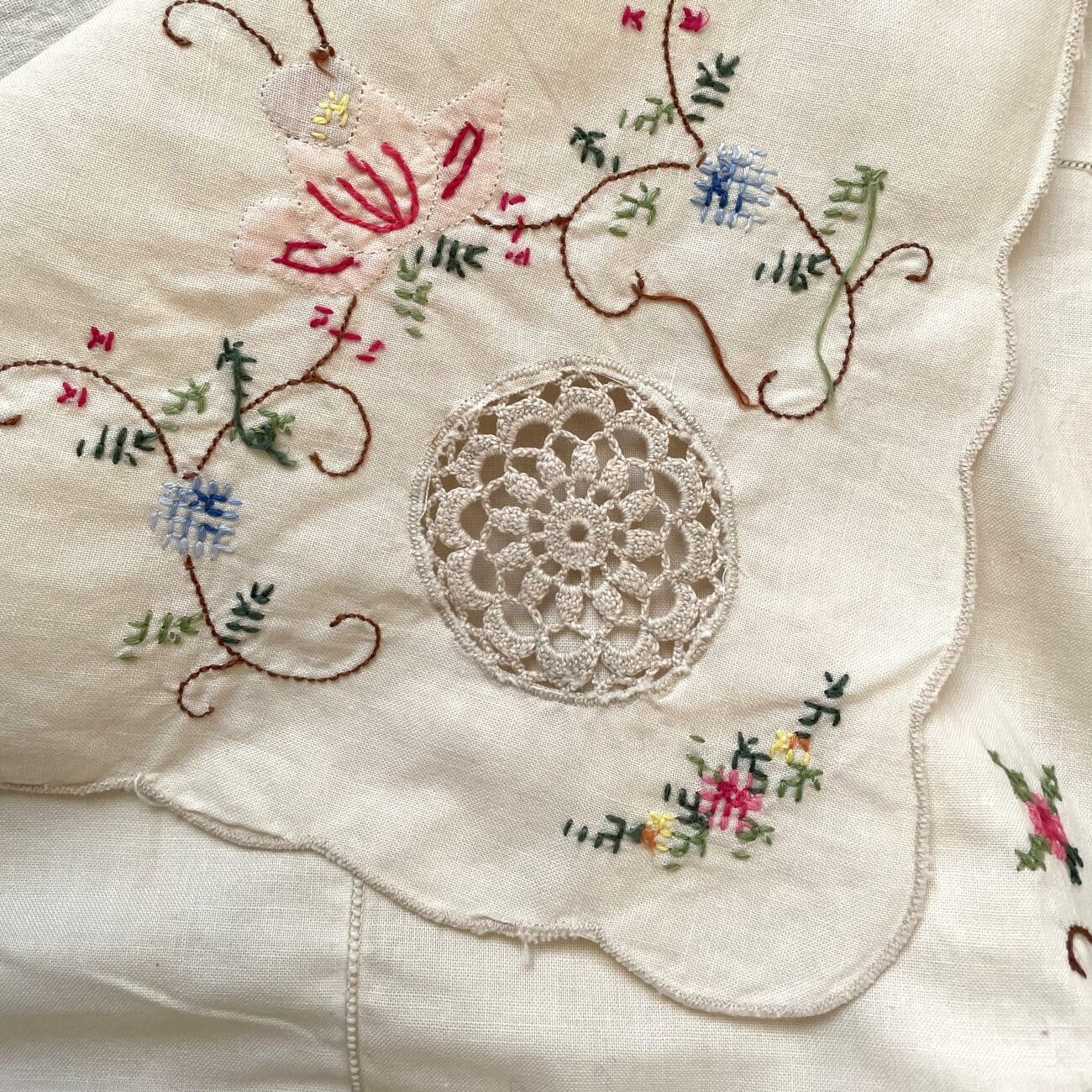 テーブルクロス・クロスステッチ / 刺繍絵・北欧テキスタイル - 画像 (6)
